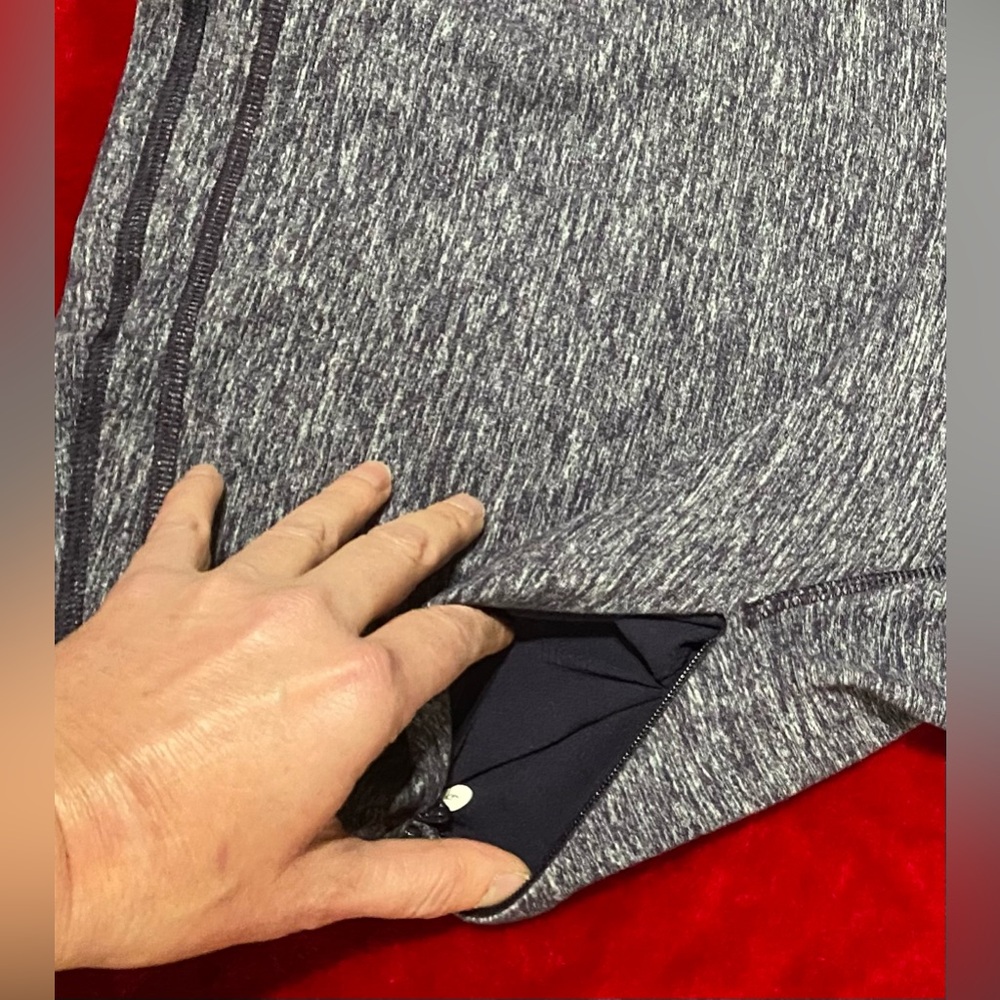 Lululemon SZ 6 quarter zip long sleeved shirt with thumb holes Awesome Condition - Picture 11 of 17